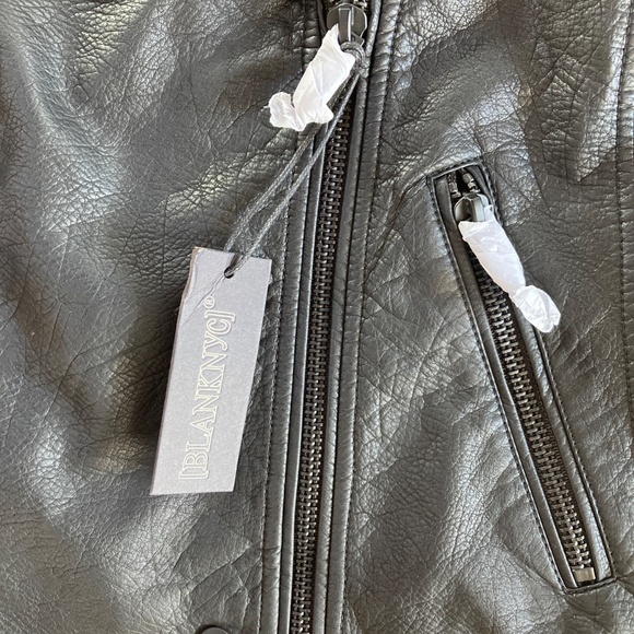 Blank NYC Vegan Leatherette Motorcycle Jacket In All Black Size XS NWT - Picture 2 of 12